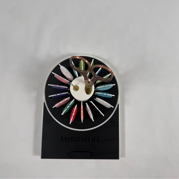 Multi-Color Thread Organizer with Scissors - Picture 5 of 8